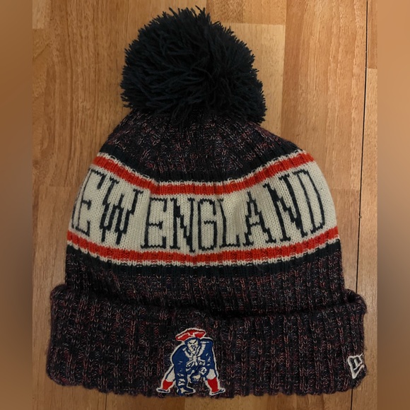 New Era Accessories - New England Patriots Women's knit fleece lined winter hat 🏈 Very warm. GO PATS!